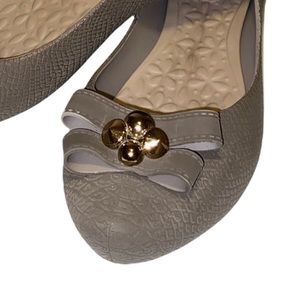 Boaonde Icari women’s size 7 slip on taupe flats bow beads comfortable casual